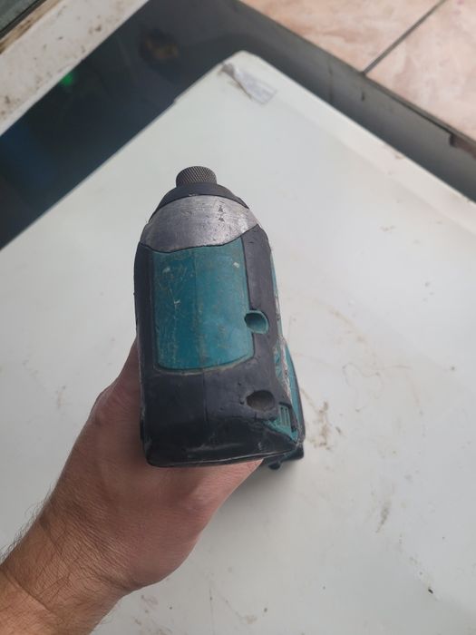 Corp Makita DTD153 impact trecuta de prima tinerete
Se poate pune cu v