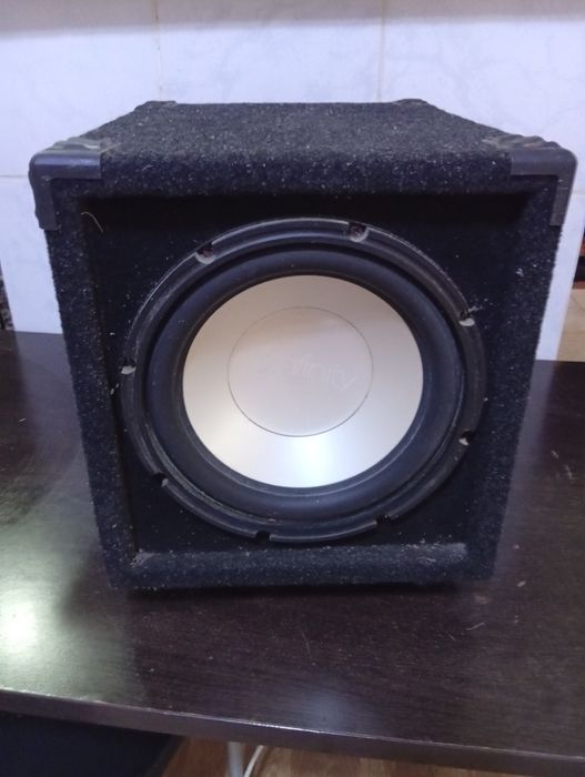 Subwoofer infinity mare funcțional