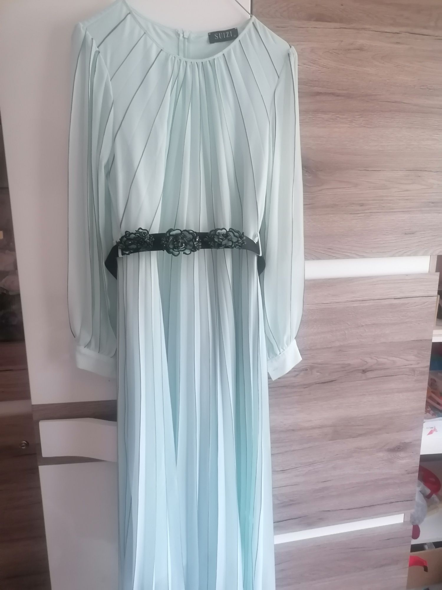 Rochie eleganta zi sau noapte. Marimea 40. Pret 100 lei.