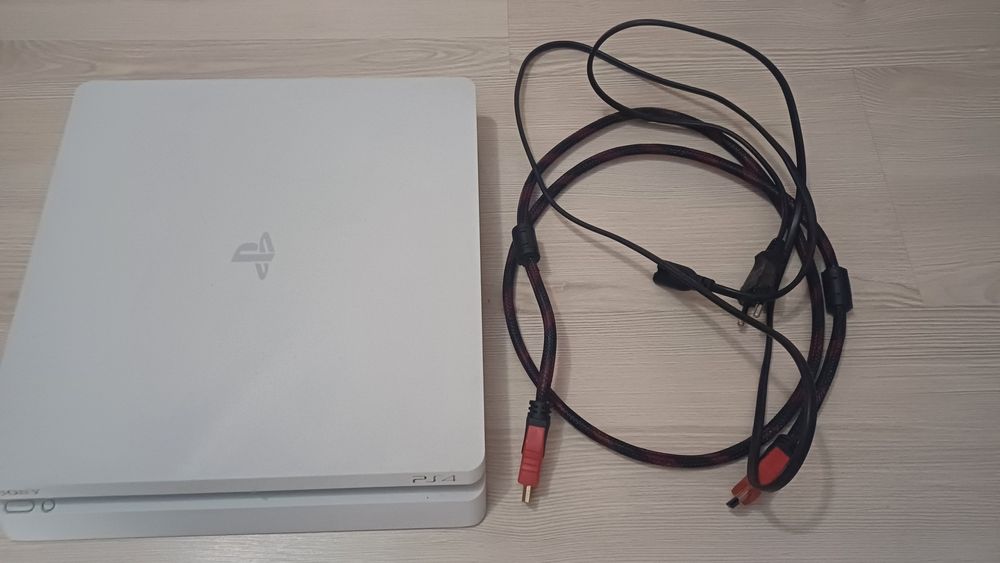Vând PlayStation 4 Slim 500GB +2 Controllere