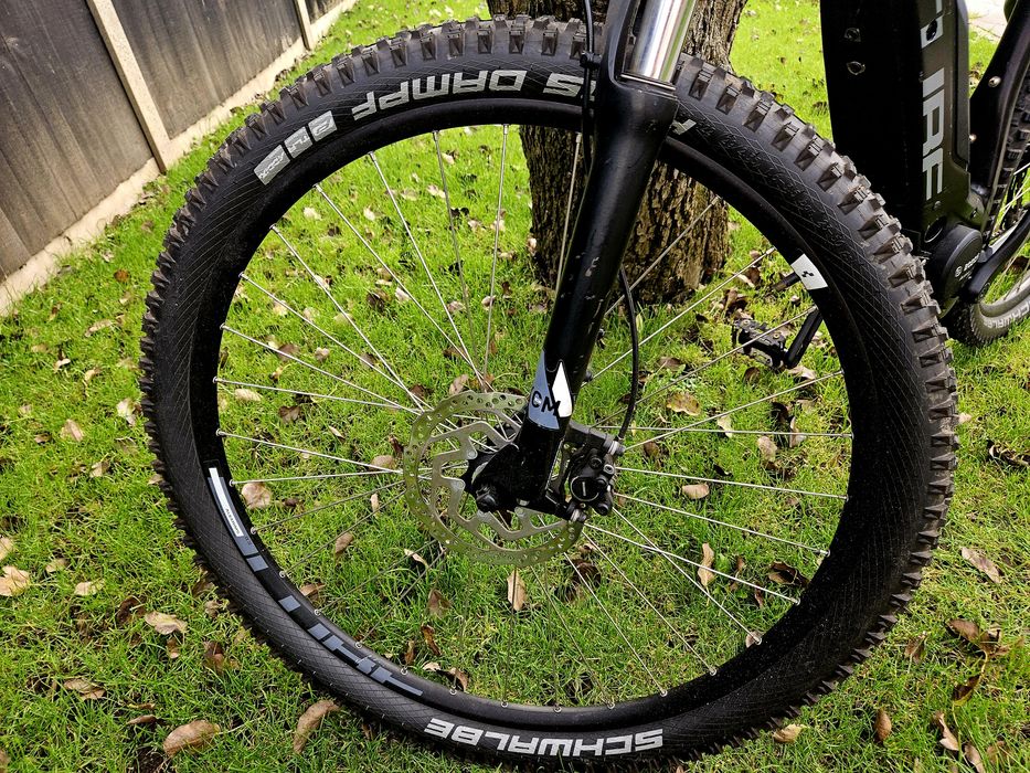 Bicicleta electrică CUBE