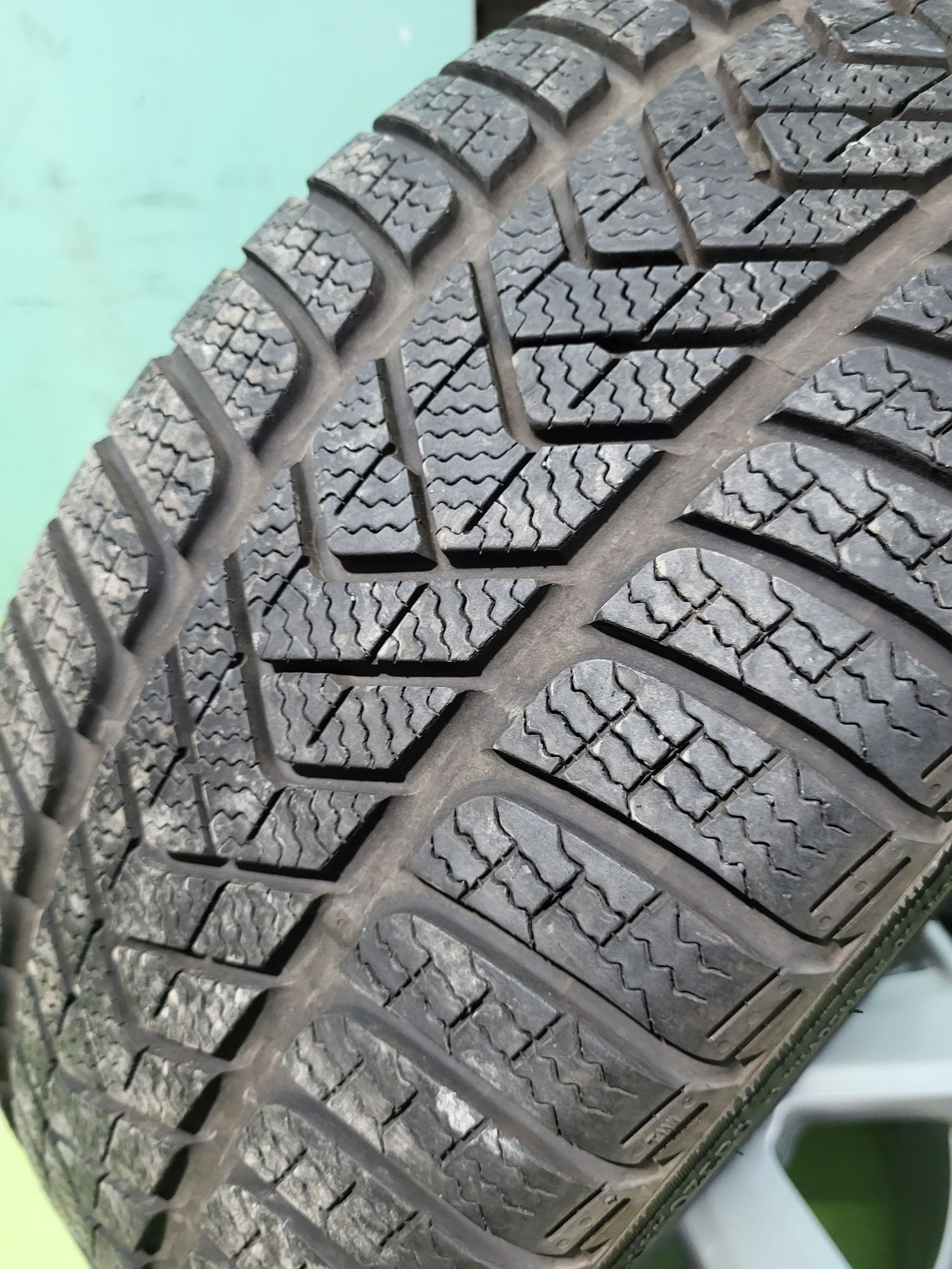 2 бр 245/40/18 Pirelli зимни гуми