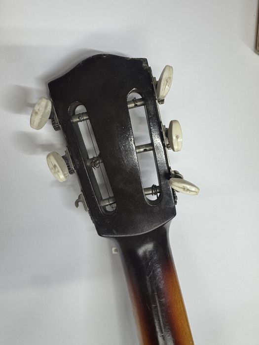 Chitara acustica maro