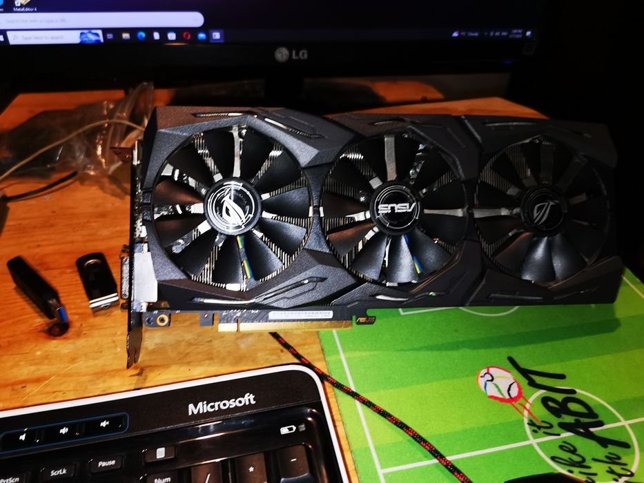 Placa video Asus rog strix  gtx 1070 oc