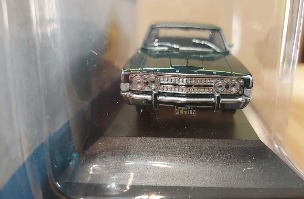 Ford Fairlane LTD V8 1969. Цена: 30лв. Метал и пластмаса. В опаковка.