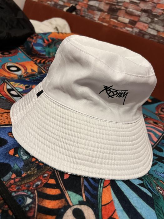 Palarie gen Stussy cu doua fețe