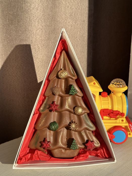 Гигатская Елка из шоколада