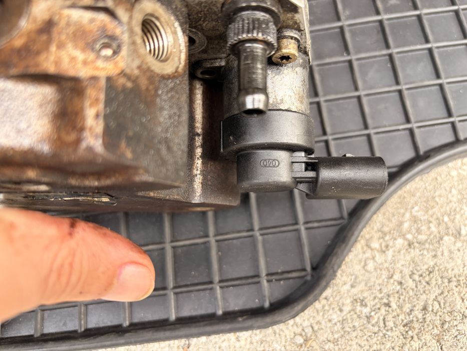 Bosch R70 CP3S3 BMW m57 горивна помпа със сензор