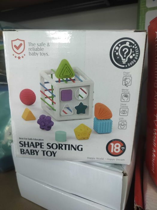 Jucarie cub senzorial flexibil cu forme geometrice