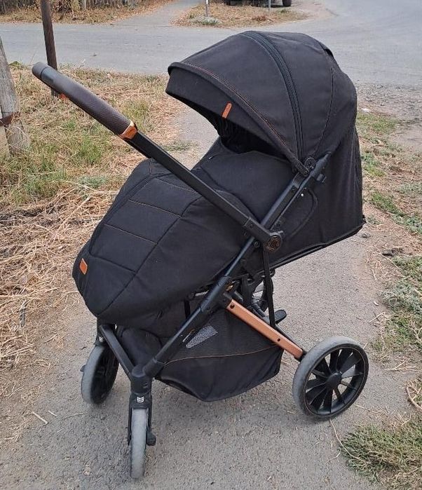 Продаю коляска зима лето. В отл.состоянии. ручка перекидная.