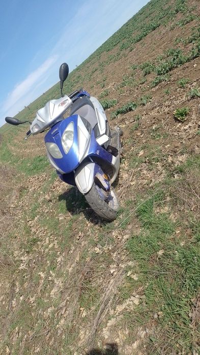 Vând scuter în t4 motor de 125