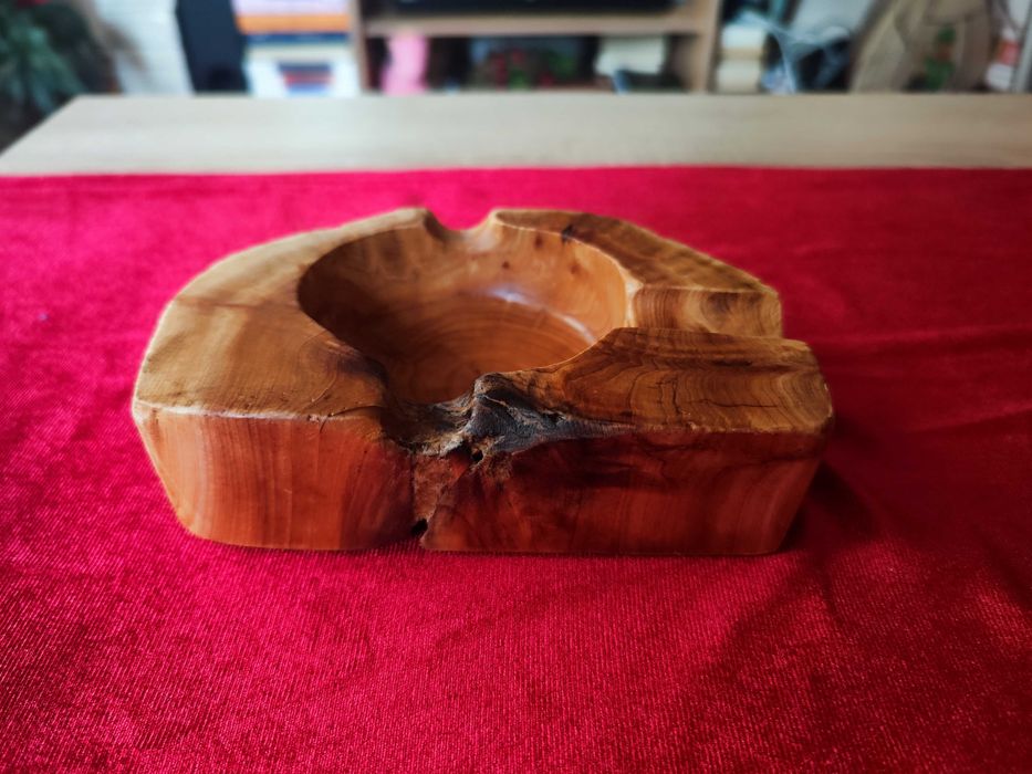 Дървен ръчно правен пепелник за пури