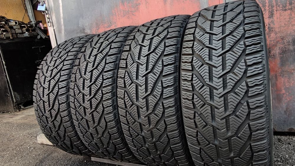 4бр. зимни гуми 215/45/17 Tigar Winter 
dot23
7.9mm
Много добро състоя