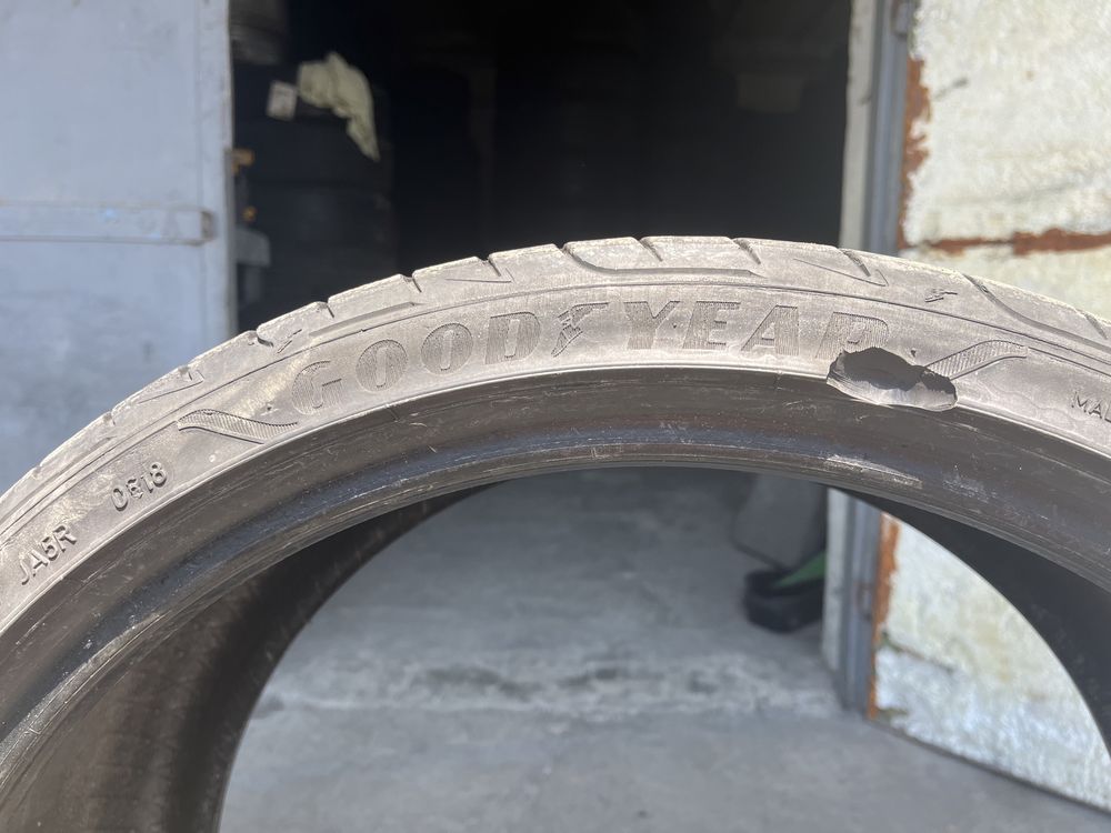 2 бр. летни гуми 265/30/20 GoodYear DOT 0618 5,2 mm