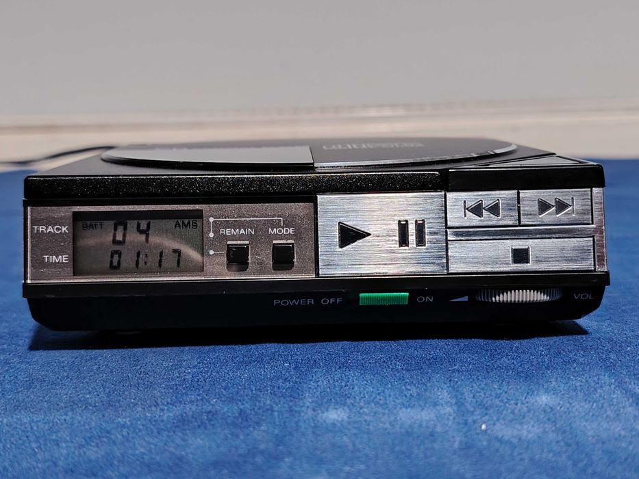 SONY D-50 Compact Disc Player, cu încărcător Sony, obiect de colecție.