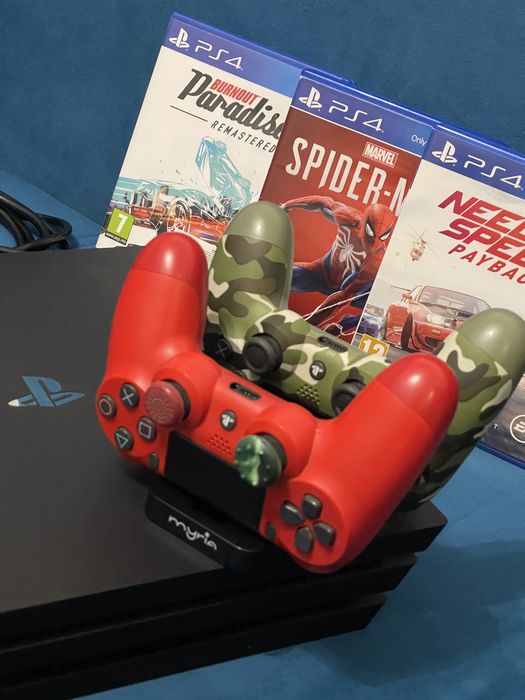 PS4 Pro + 2 controllere originale + 3 jocuri + dock