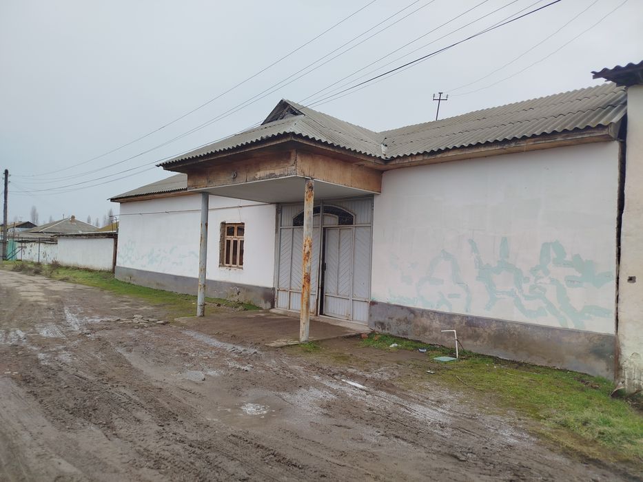 Uy sotiladi Toshkent viloyati oqqoʻrgʻon  su svet gaz bor sharoyit bor