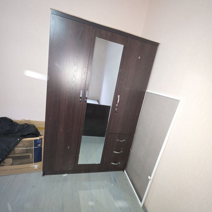 Срочно продам шкаф