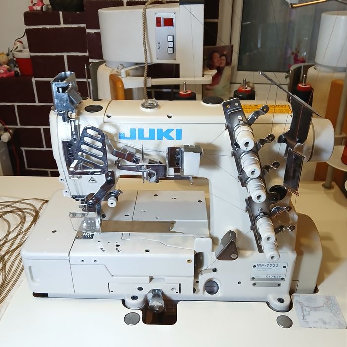 Masina de cusut JUKI typ uberdeck cu 3 ace 5 fire