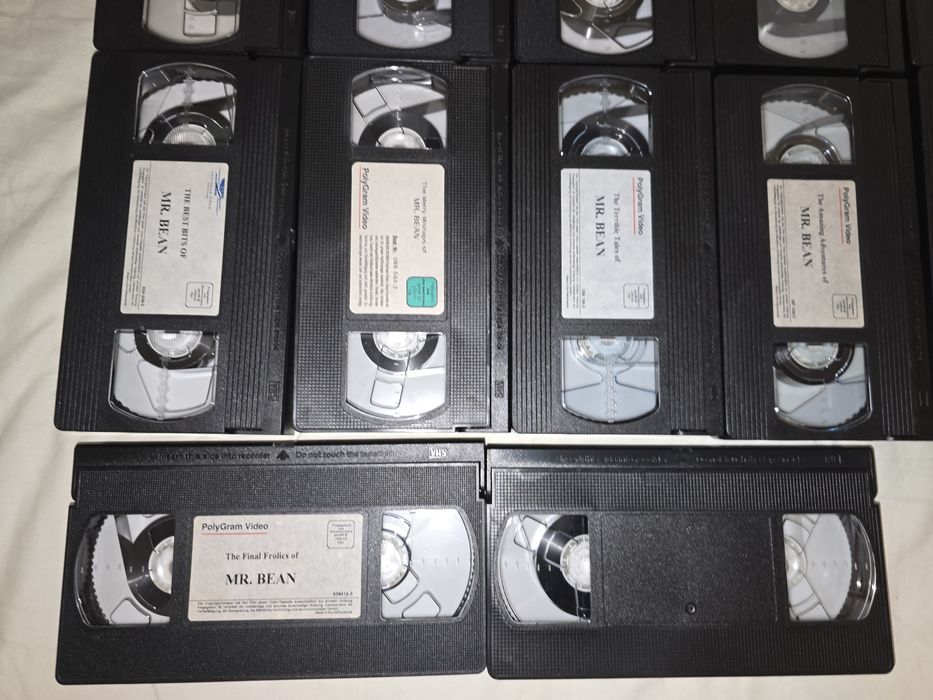 Pachet cu 12 casete VHS,originale,cu Mr. Bean,stare bună,150 lei