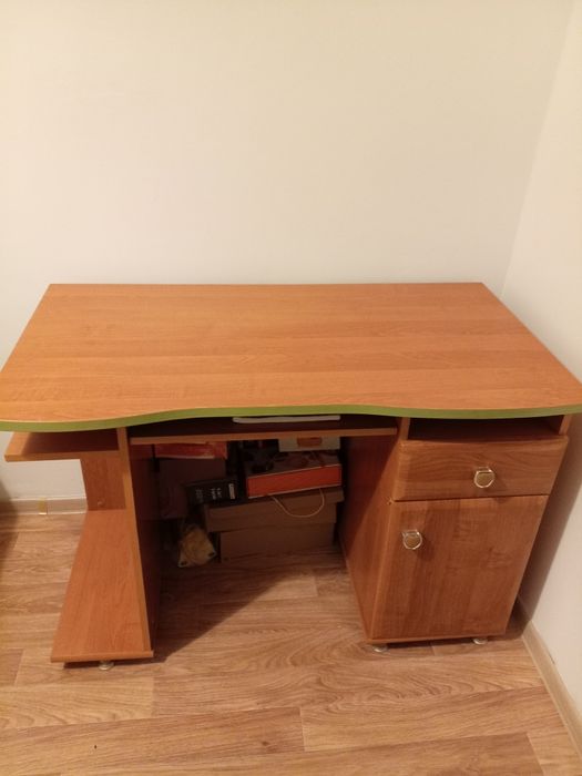 Продам стол новый