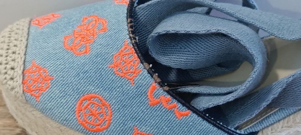 Нови летни обувки/сандали GUESS