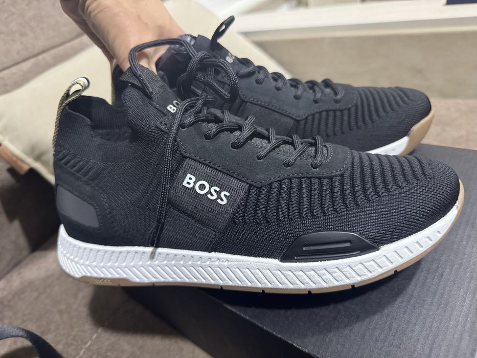 Продаю мужские кроссовки boss (оригинал)