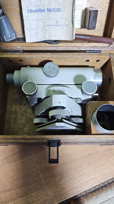 Instrument de nivelare carl zeiss jena 030