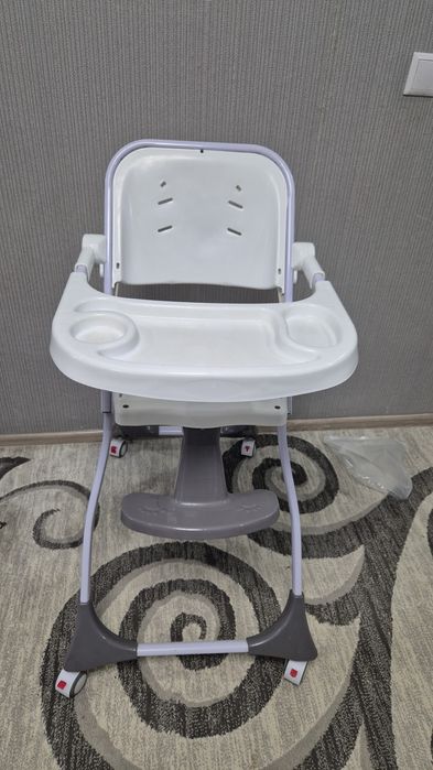 Стульчик для кормления ребенка.