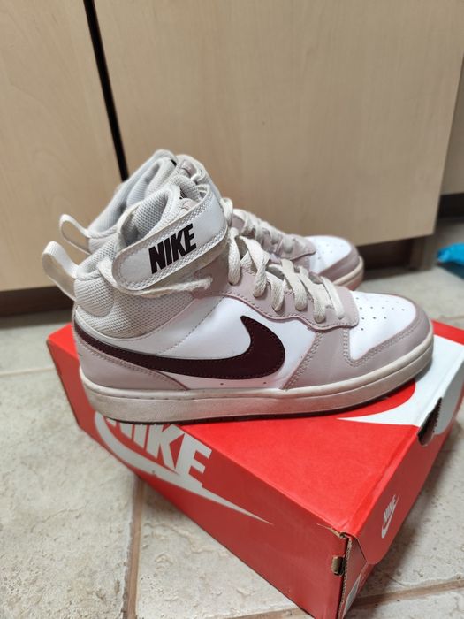 Високи кожени кецове Nike borough mid