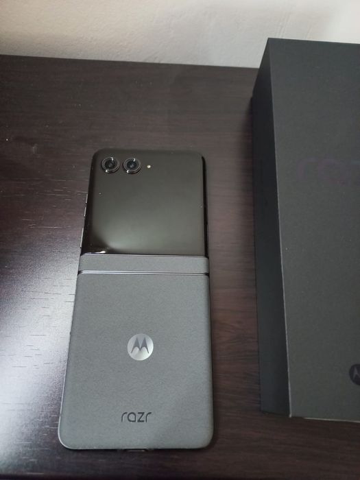 Motorola razr 50