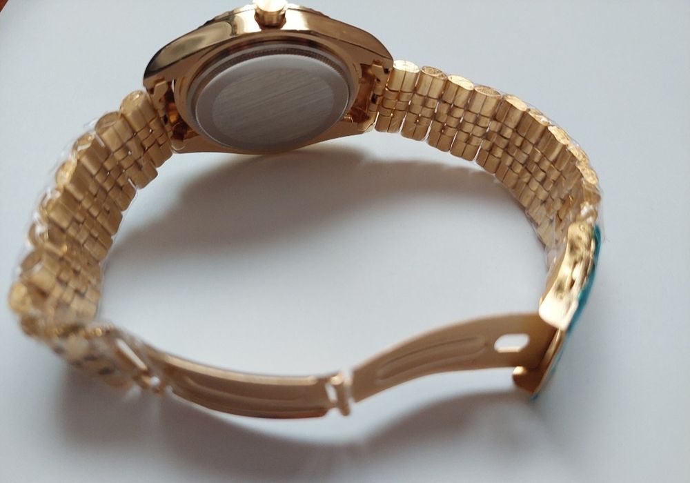 Чисто нов часовник Rolex.