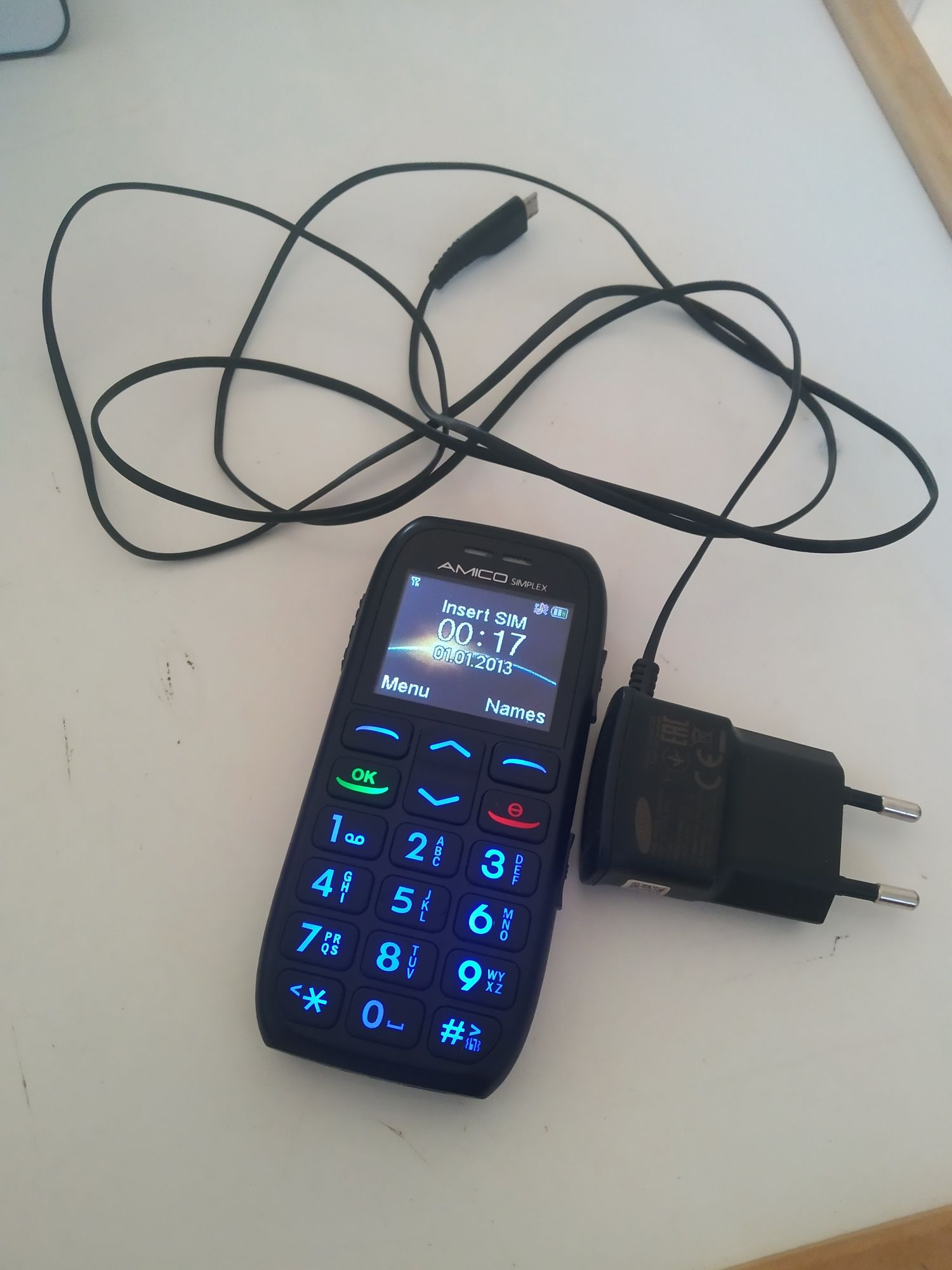 Telefon seniori cu ecran si taste mari.