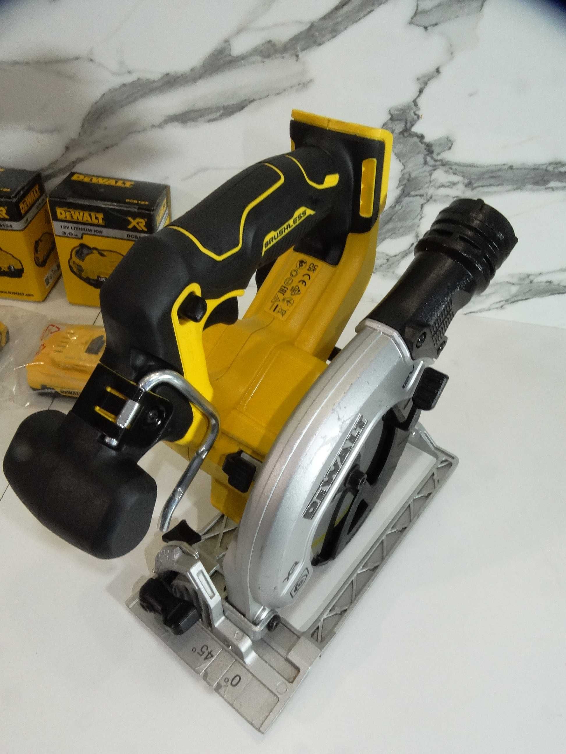 Dewalt DCS 512 / 2 x 3.0 Ah - Компактен акумулаторен циркуляр 12 V