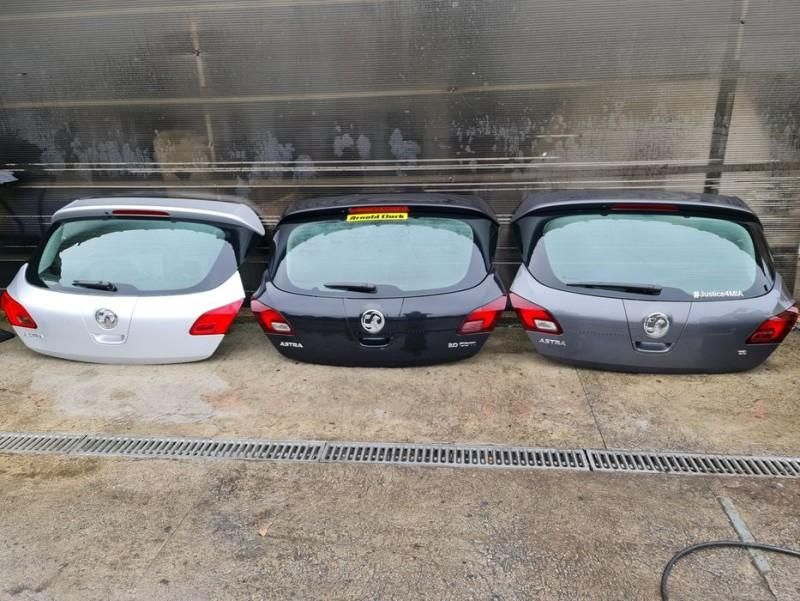 Haion cu luneta Opel Astra J