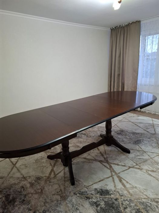 Стол в гостиную в отличном состоянии