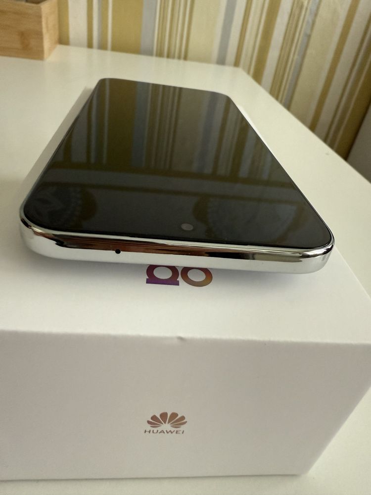 Huawei NOVA 13 phone