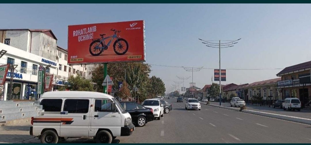 Farĝonada bannerlarda reklama/Реклама на баннерах в Фергана.