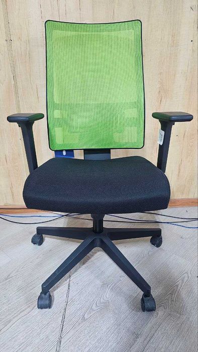 Кресло поворотное TAKTIK