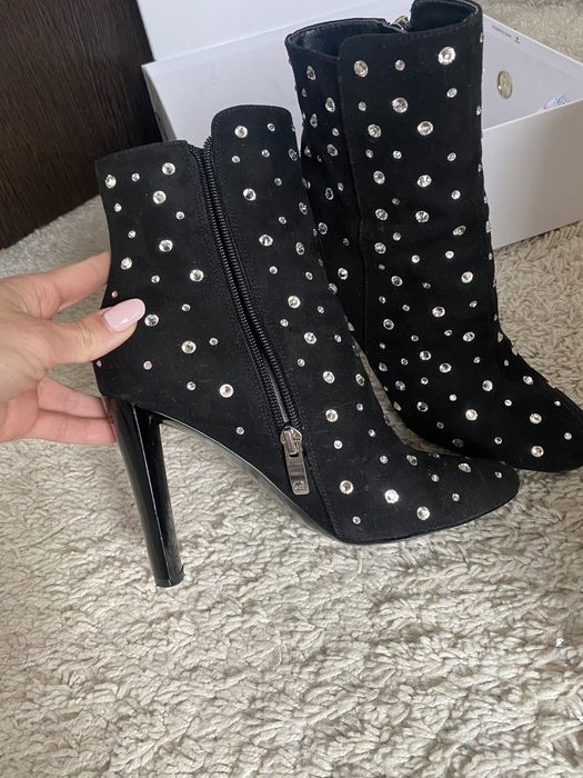 Оригинални боти Guess