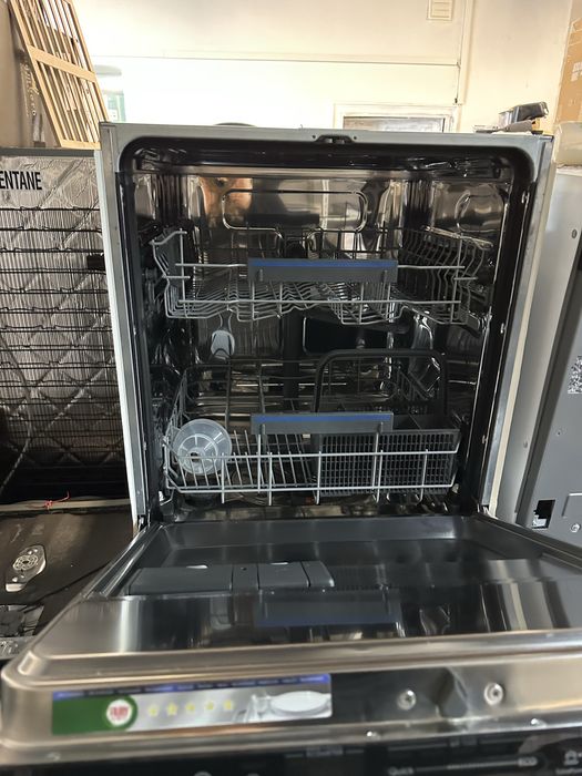 !!Promotie 1000 Ron!! Masina de spalat vase Electrolux EEQ47210L