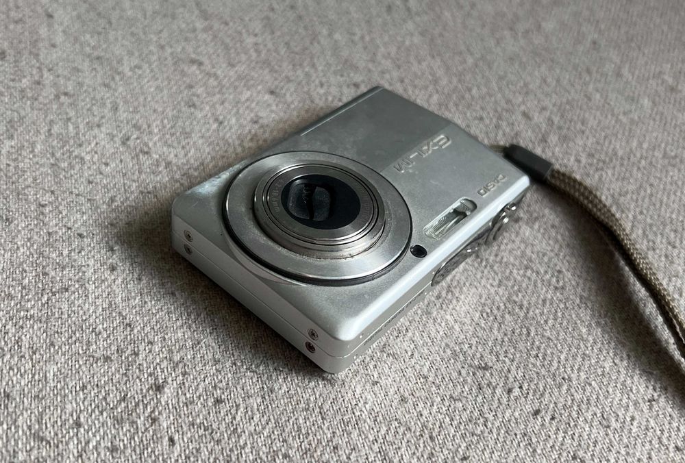 Aparat foto digital Casio Exilim EX-Z700 7.2MP compact defect piese