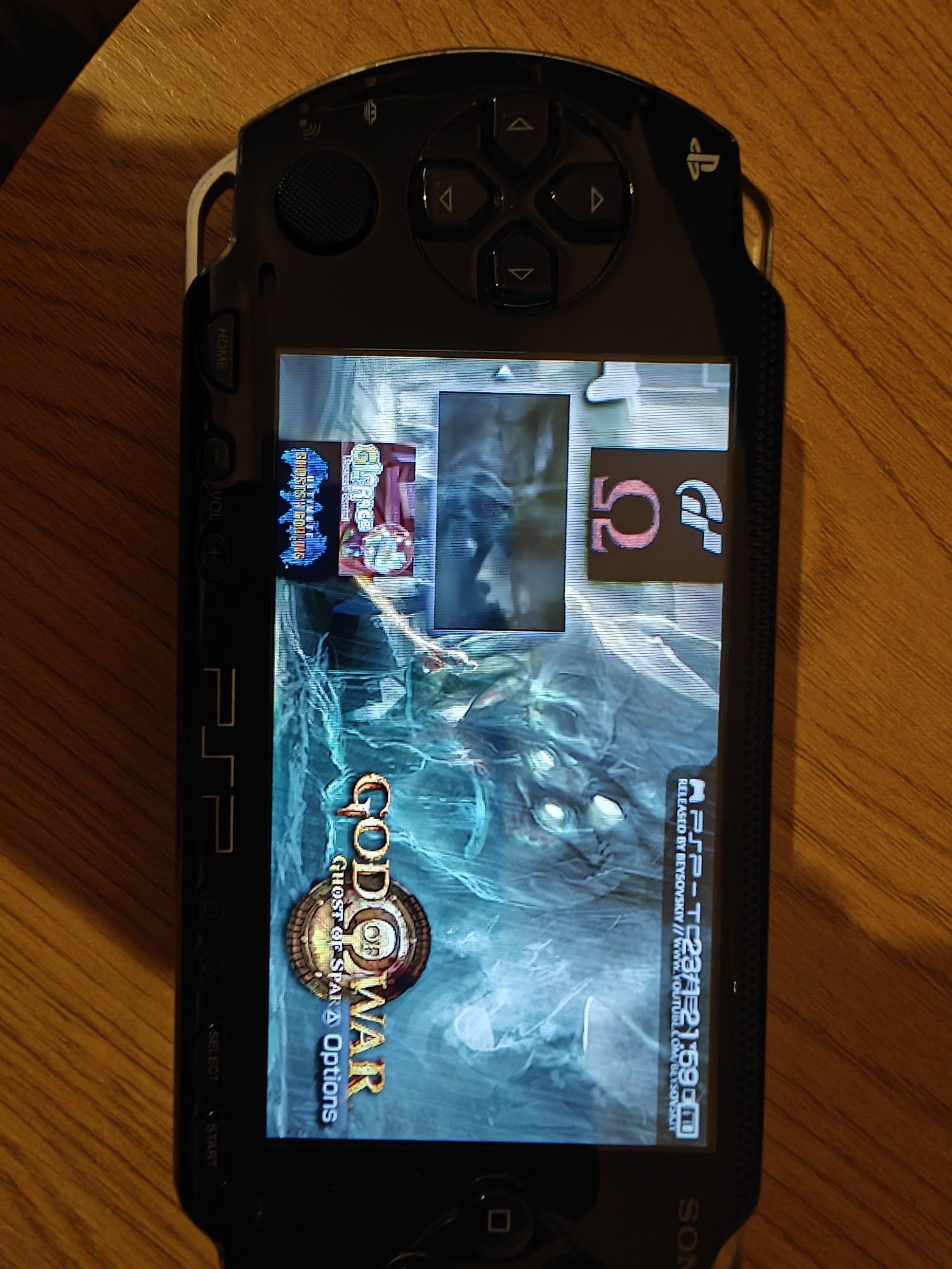 PSP конзола с 60+ игри