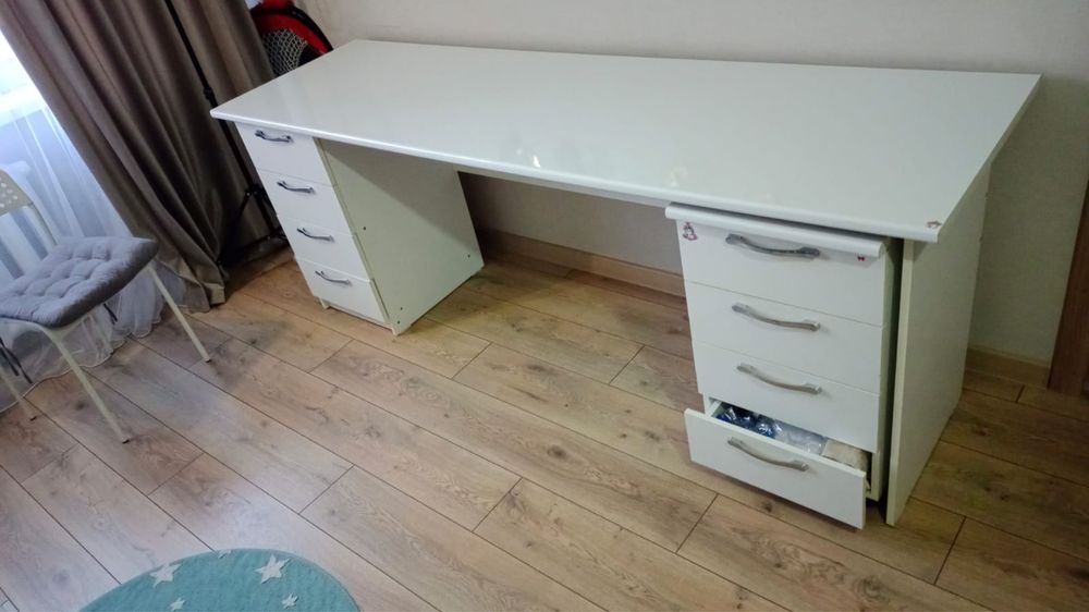 Продам стол, парту