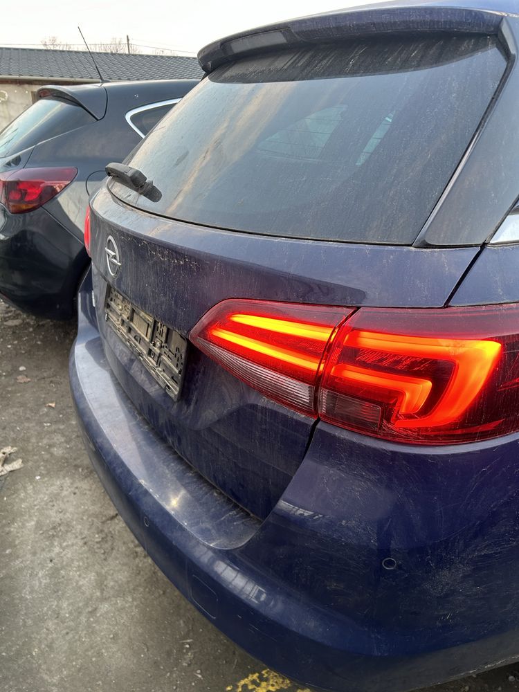 Haion , bară spate , stopuri led Opel Astra k facelift