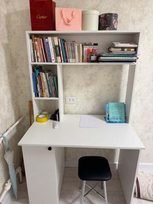 Компютерный стол, в хорошем состоянии