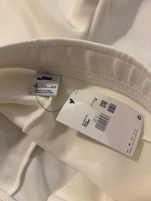 Pantaloni Nike tech scurti