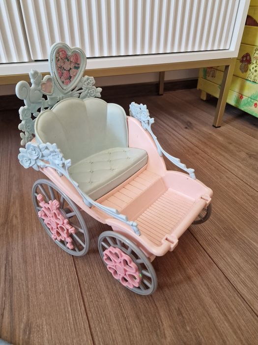 Papusă Elsa + calul Nokk+ caleașcă
