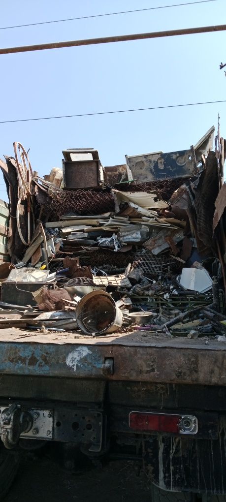 Принимаем железа метал дорого 3300 сум за кг  сами заберём из дома