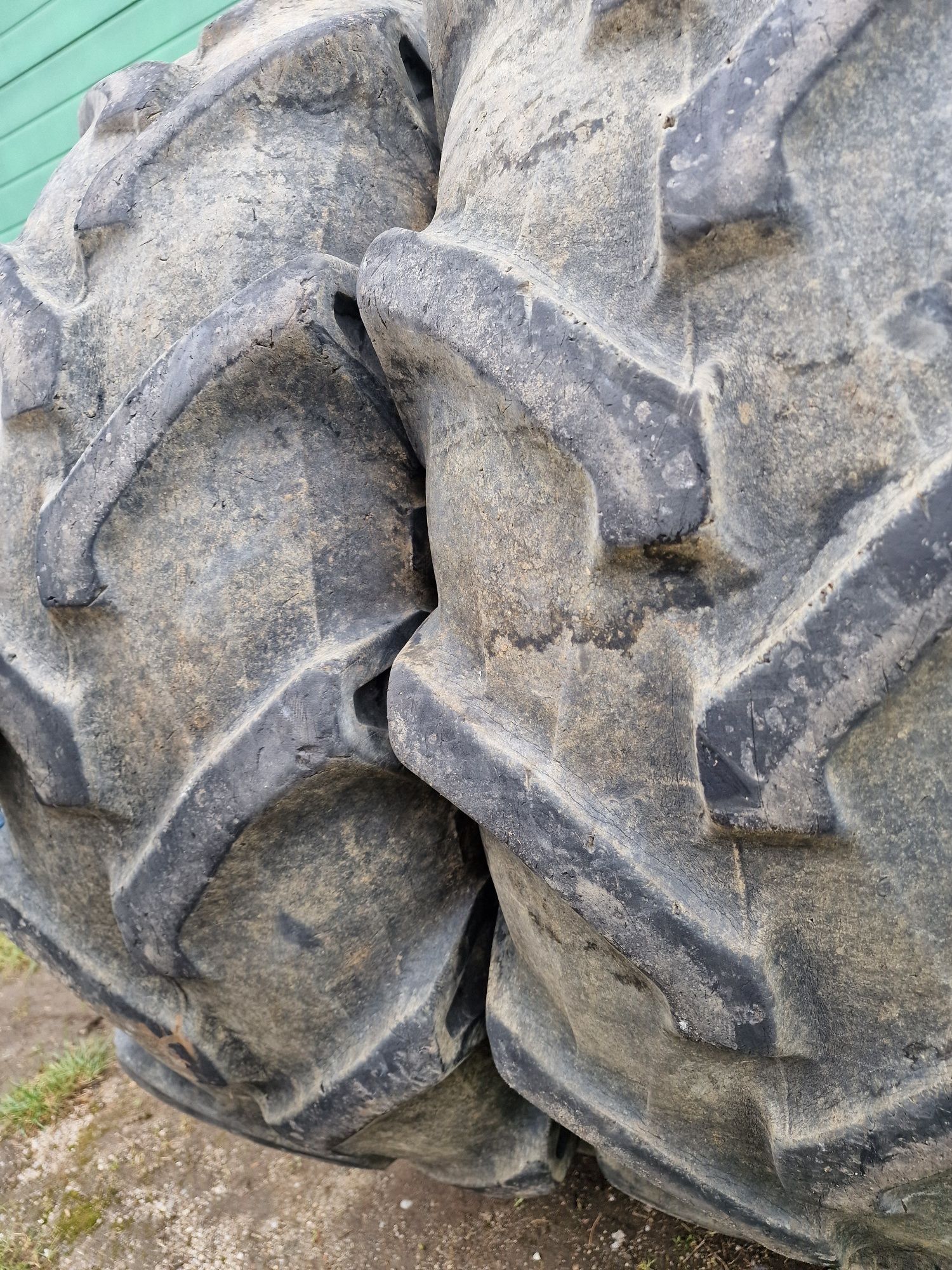 Cauciucuri tractor 16.9R26 marca Pirelli